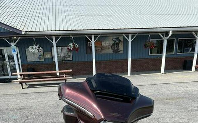 2024 Harley-Davidson® CVO™ Street Glide® Copperhead