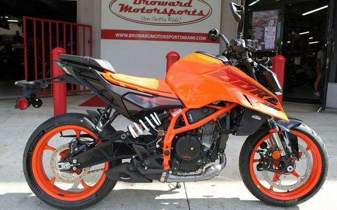 2024 KTM 390 DUKE, Orange - B.D.