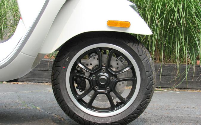 2027 Vespa GTS 310 Super