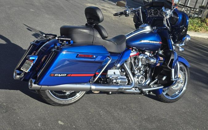2020 Harley-Davidson® CVO™ Limited Moonlight Blue & Deep Sea Blue
