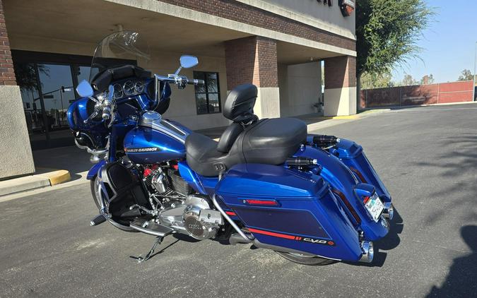 2020 Harley-Davidson® CVO™ Limited Moonlight Blue & Deep Sea Blue