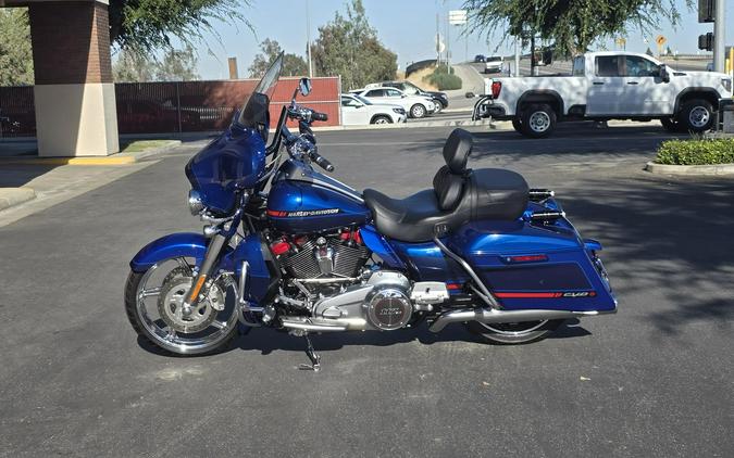 2020 Harley-Davidson® CVO™ Limited Moonlight Blue & Deep Sea Blue