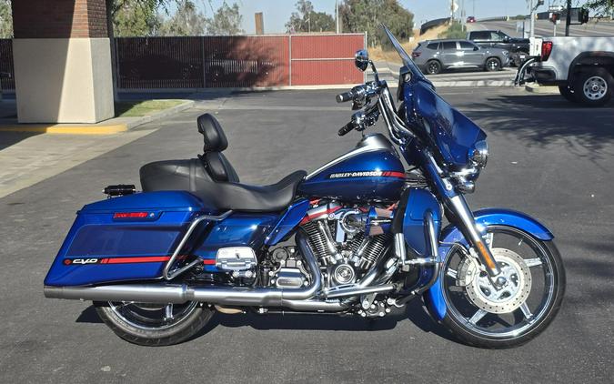 2020 Harley-Davidson® CVO™ Limited Moonlight Blue & Deep Sea Blue