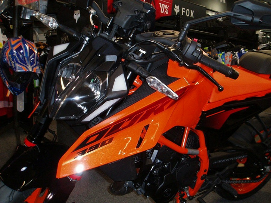 2024 KTM 390 DUKE, Orange - B.D.
