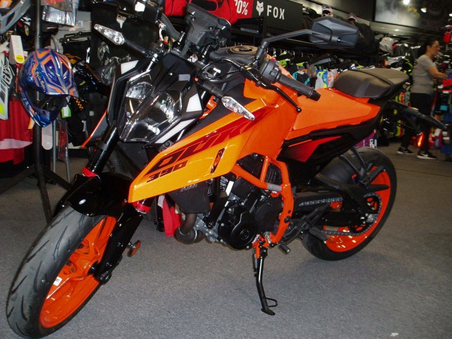 2024 KTM 390 DUKE, Orange - B.D.