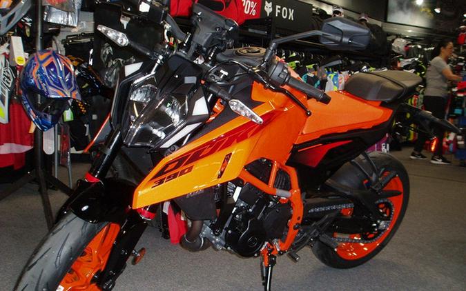 2024 KTM 390 DUKE, Orange - B.D.