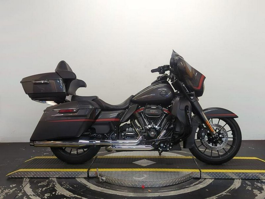 2018 Harley-Davidson® FLHXSE - CVO™ Street Glide®