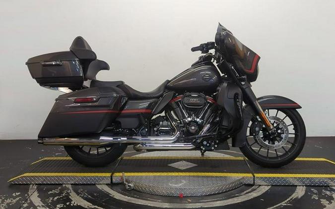 2018 Harley-Davidson® FLHXSE - CVO™ Street Glide®