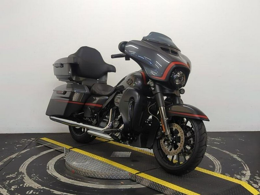 2018 Harley-Davidson® FLHXSE - CVO™ Street Glide®