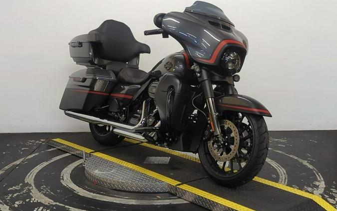 2018 Harley-Davidson® FLHXSE - CVO™ Street Glide®