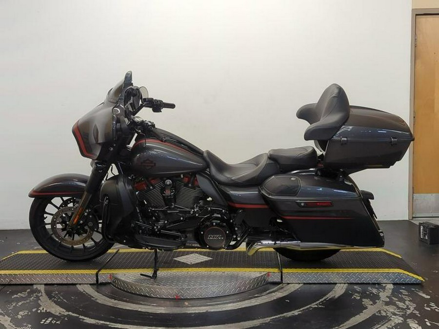 2018 Harley-Davidson® FLHXSE - CVO™ Street Glide®