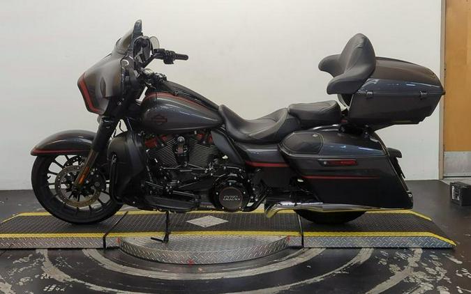 2018 Harley-Davidson® FLHXSE - CVO™ Street Glide®