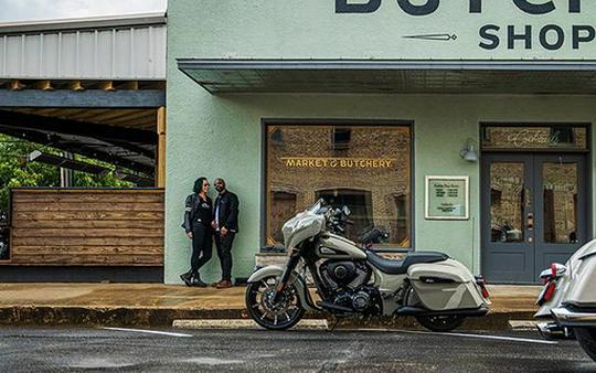 2023 Indian CHIEFTAIN DARK HORSE, RUBY SMOKE , 49ST Dark Horse Dark Horse