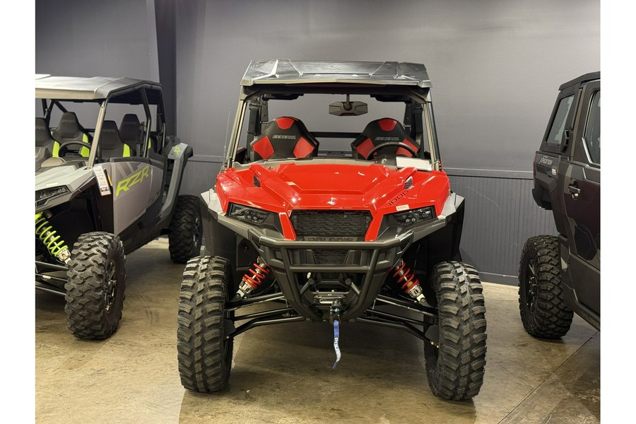 2025 Polaris GENERAL XP 4 1000 ULTIMATE - INDY RED Ultimate