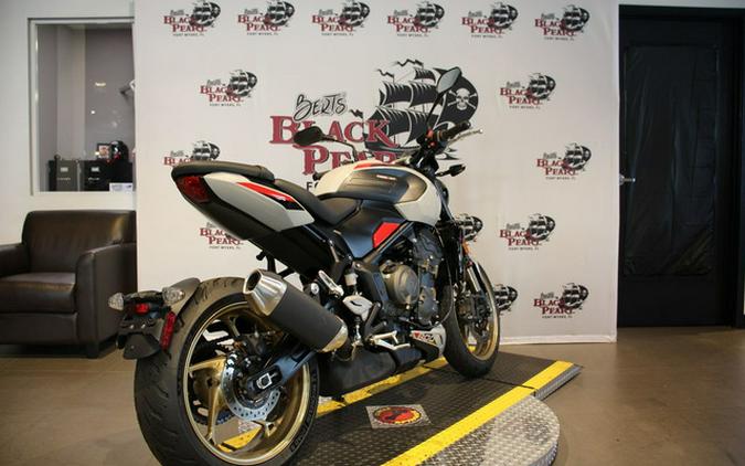 2026 Triumph Trident 800 Jet black 800