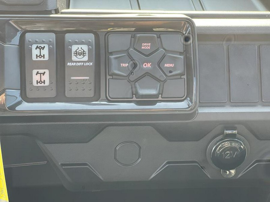 2025 Can-Am® Defender XT HD10