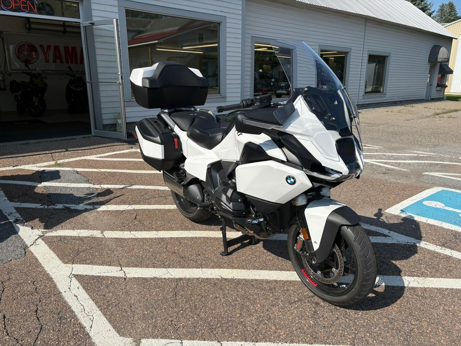 2026 BMW Motorrad R 1300 RT Alpine White 3