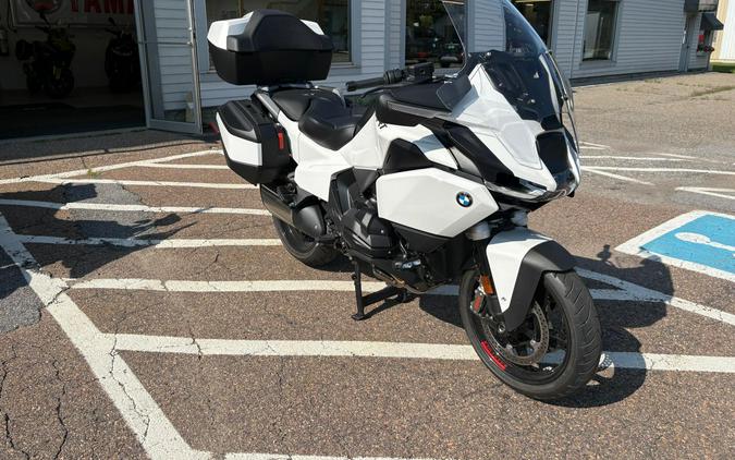 2026 BMW Motorrad R 1300 RT Alpine White 3