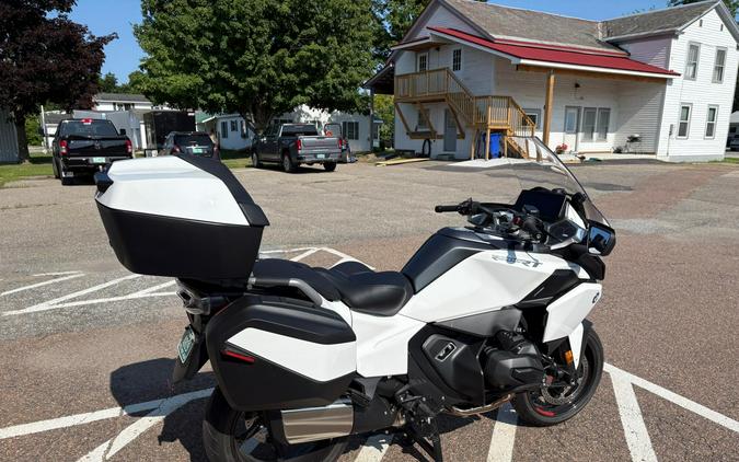 2026 BMW Motorrad R 1300 RT Alpine White 3