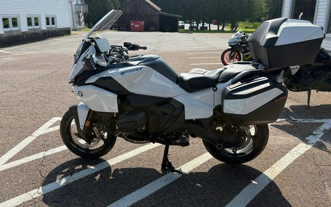 2026 BMW Motorrad R 1300 RT Alpine White 3