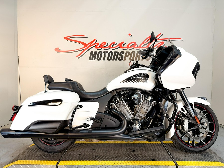 2021 Indian Motorcycle Challenger® Dark Horse®
