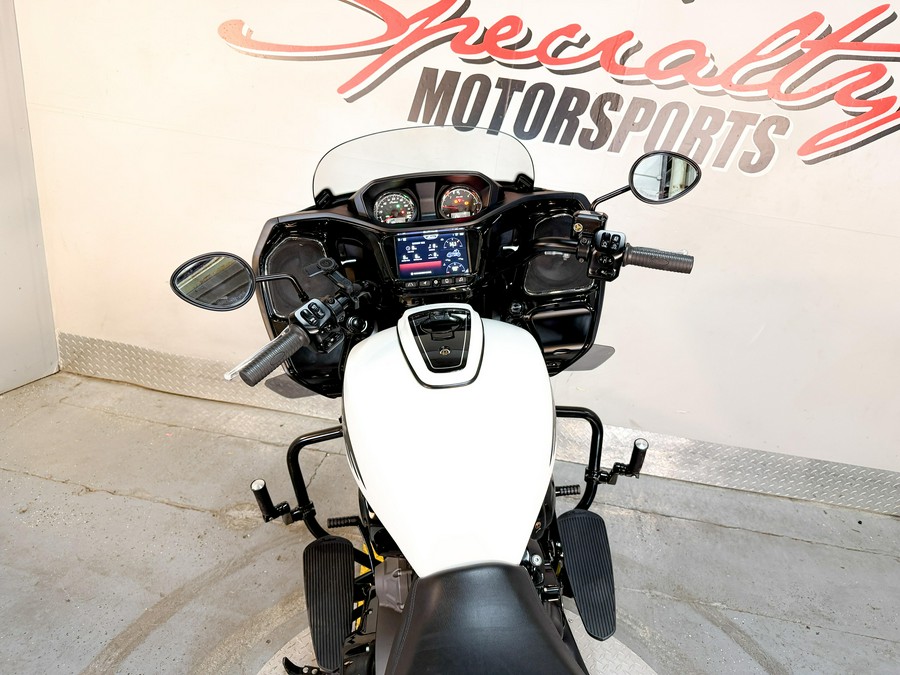 2021 Indian Motorcycle Challenger® Dark Horse®