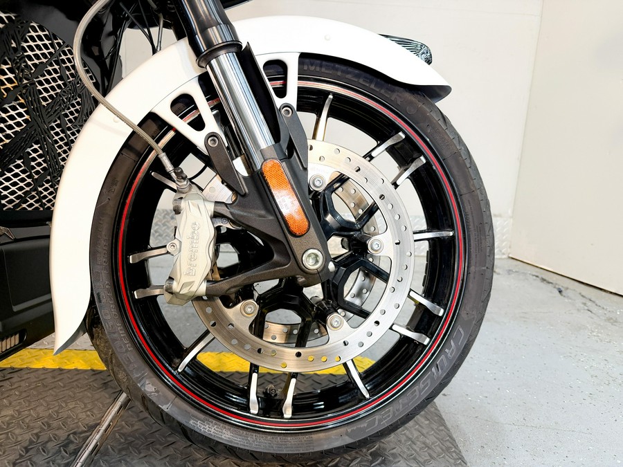 2021 Indian Motorcycle Challenger® Dark Horse®