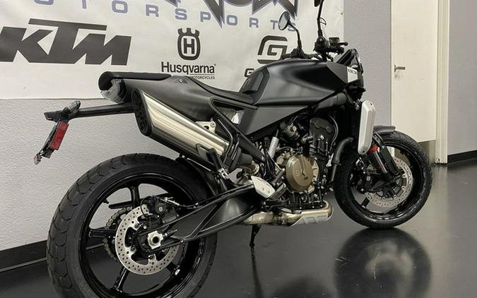 2025 Husqvarna SVARTPILEN 801