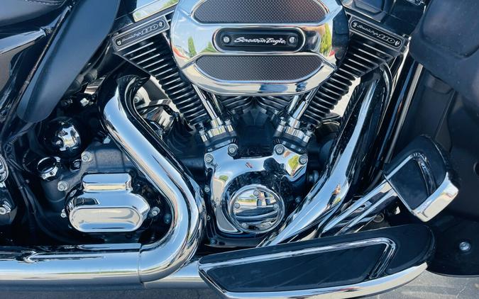 2016 Harley-Davidson CVO Road Glide Ultra FLTRUSE