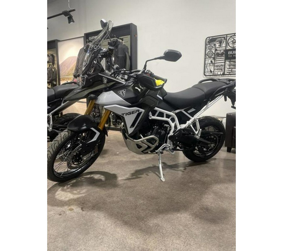 2025 Triumph Tiger 900 Rally Pro Matte Khaki Green / Matte Phan