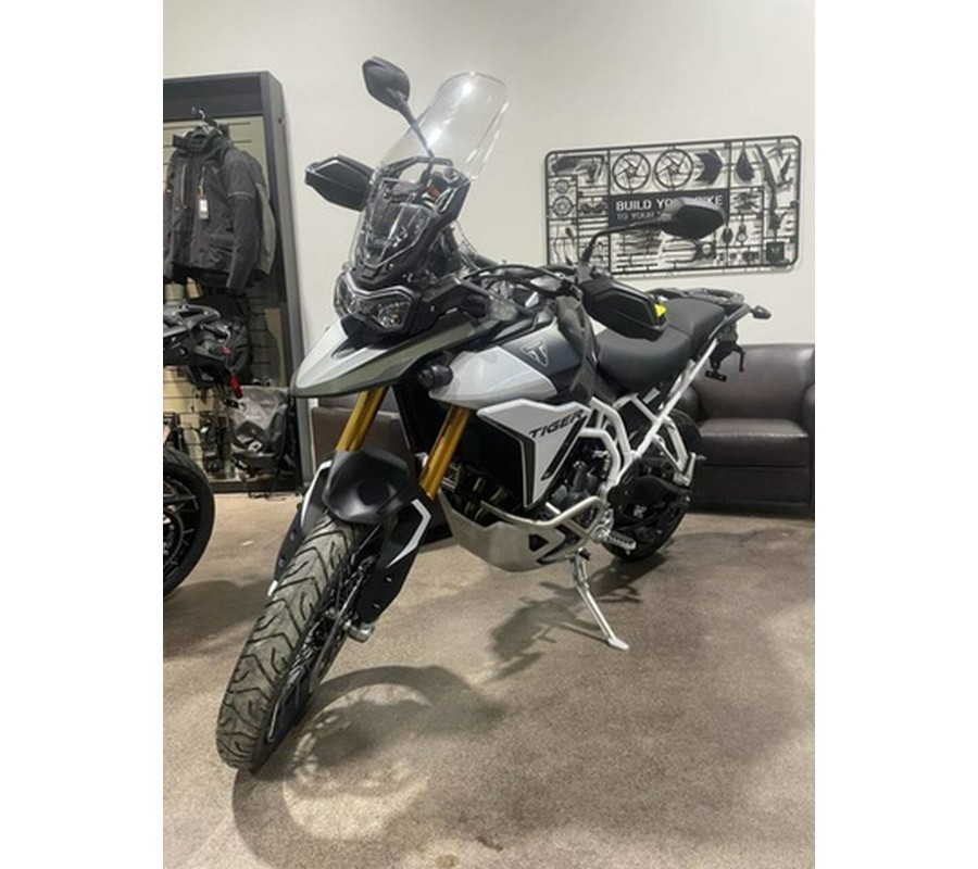 2025 Triumph Tiger 900 Rally Pro Matte Khaki Green / Matte Phan