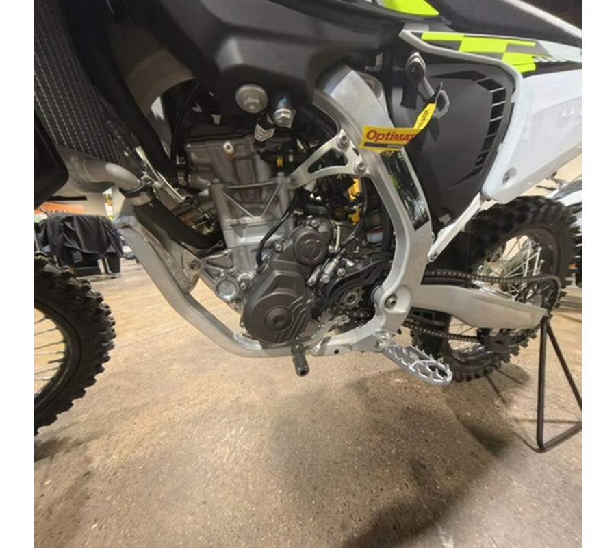 2025 Triumph TF 250-X Jet BlackPure White