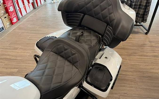 2025 Indian Motorcycle Pursuit® Dark Horse® with Powerband Audio Package