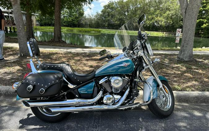 2022 Kawasaki Vulcan® 900 Classic LT Pearl Robotic White/Pearl Nightshade Teal