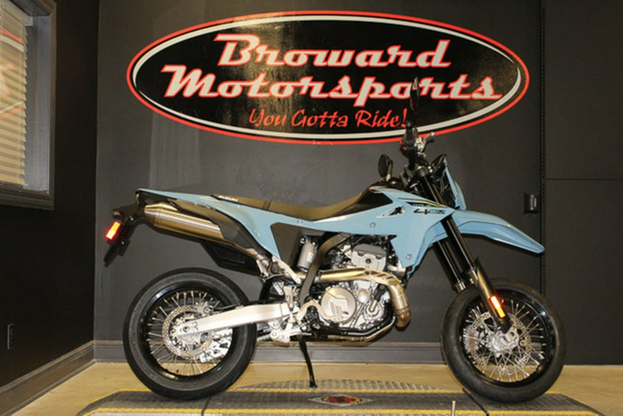 2025 Suzuki DR-Z4SMM5