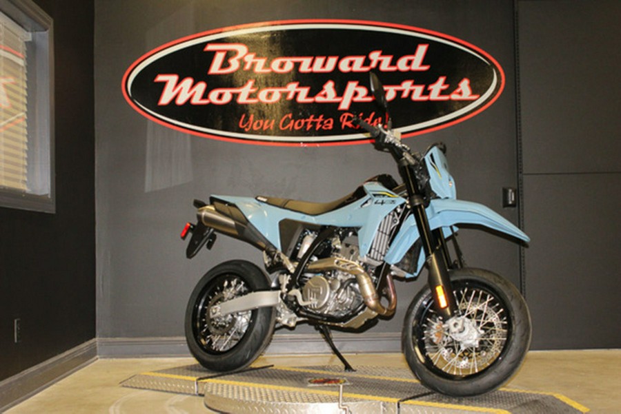 2025 Suzuki DR-Z4SMM5