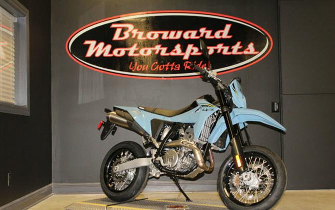 2025 Suzuki DR-Z4SMM5