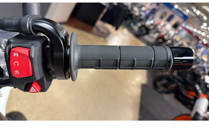 2025 Suzuki DR-Z 4SM Base