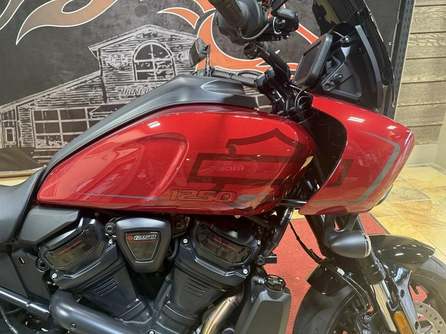 2025 Harley-Davidson® RA1250ST - Pan America® 1250 ST