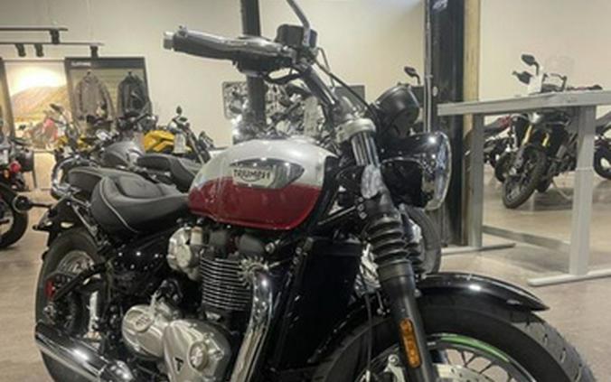 2025 Triumph Bonneville Speedmaster Snowdonia Cranberry Red