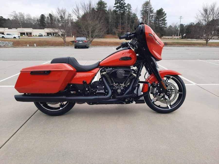 2026 Harley-Davidson® Street Glide® Blood Orange Black Trim