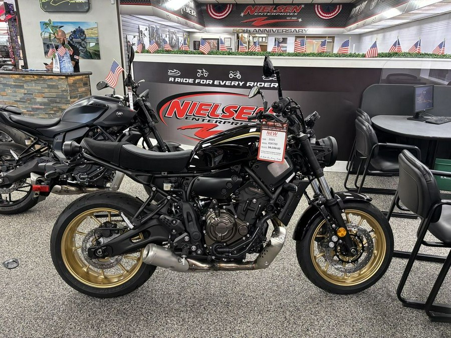 2025 Yamaha XSR 700