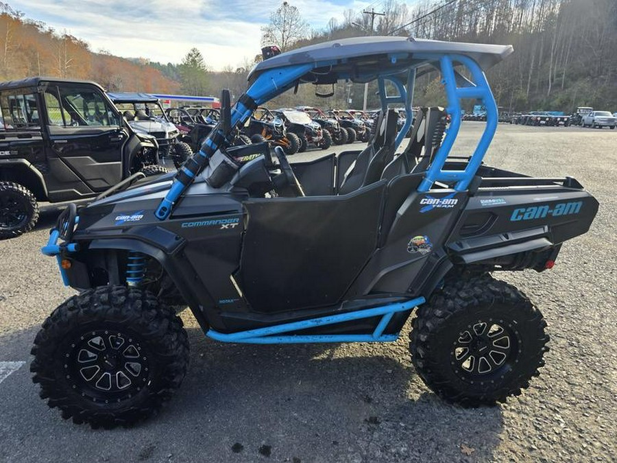 2019 Can-Am® Commander™ XT™ 1000R Carbon Black & Octane Blue