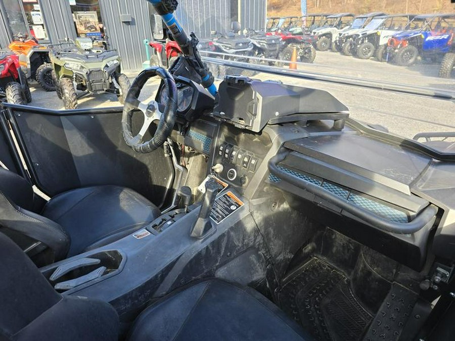 2019 Can-Am® Commander™ XT™ 1000R Carbon Black & Octane Blue