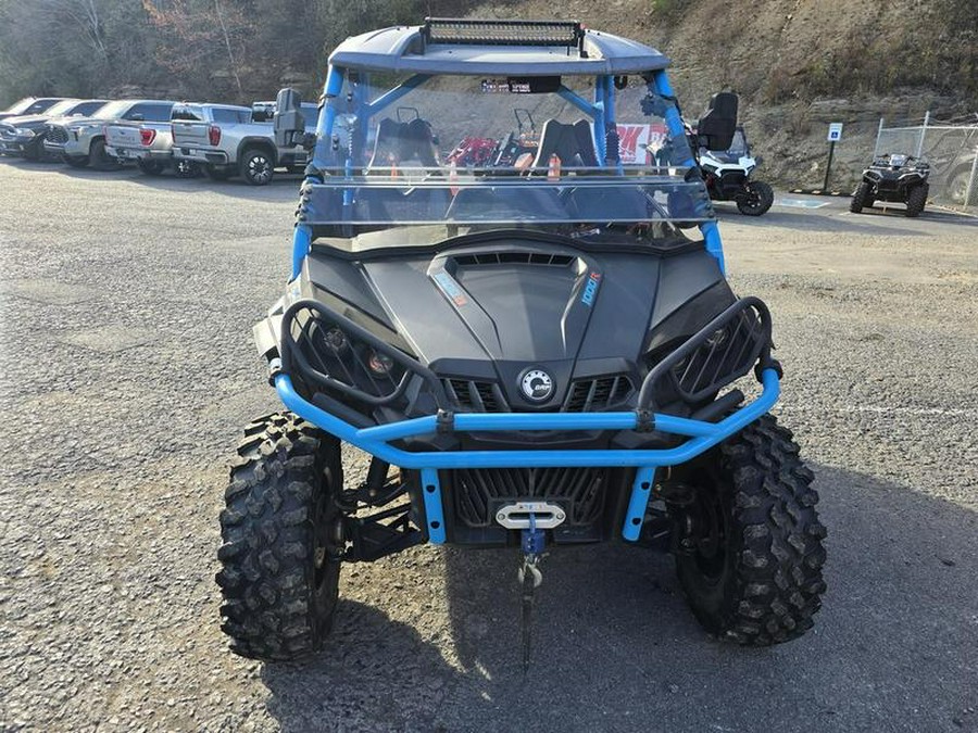 2019 Can-Am® Commander™ XT™ 1000R Carbon Black & Octane Blue