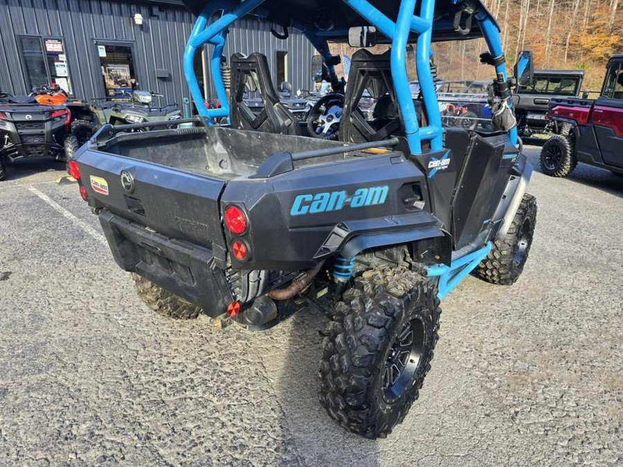 2019 Can-Am® Commander™ XT™ 1000R Carbon Black & Octane Blue
