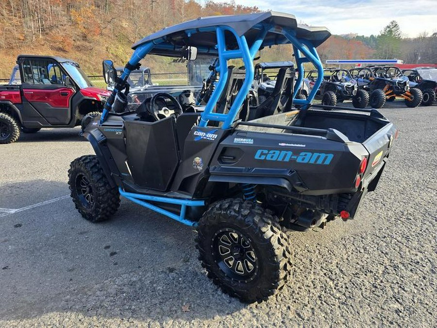 2019 Can-Am® Commander™ XT™ 1000R Carbon Black & Octane Blue