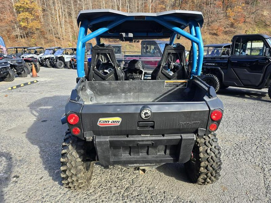 2019 Can-Am® Commander™ XT™ 1000R Carbon Black & Octane Blue