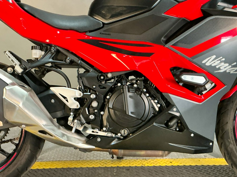 2025 Kawasaki Ninja® 500 SE ABS