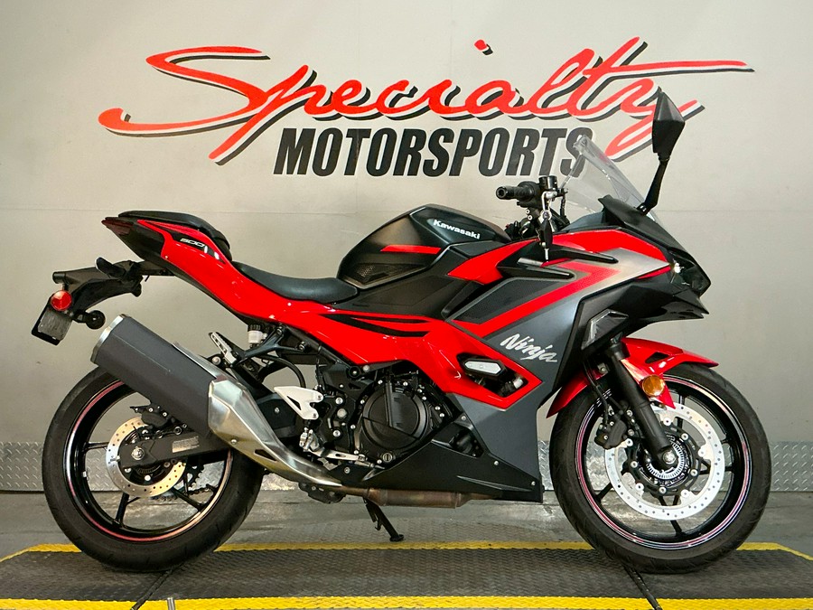 2025 Kawasaki Ninja® 500 SE ABS
